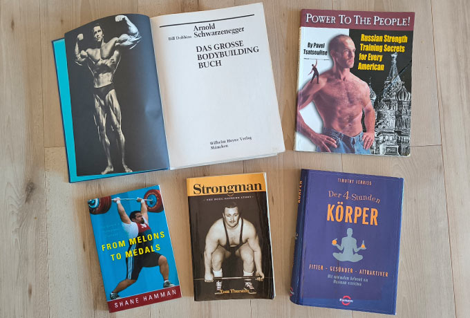 Fünf Bücher, die sich mit Kraftsport und Muskelaufbau befassen