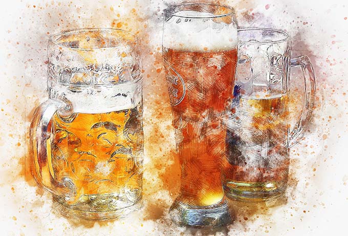 Drei halbgefüllte Biergläser