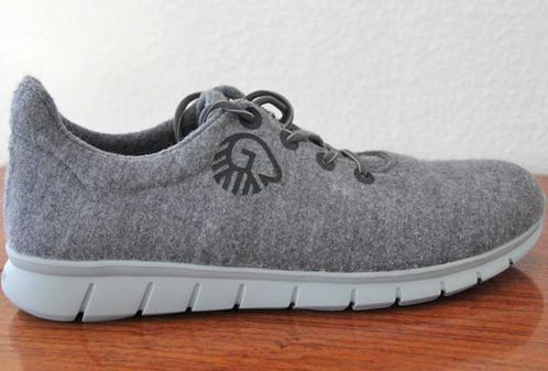 Grauer Laufschuh "Merino Runners" von Giesswein